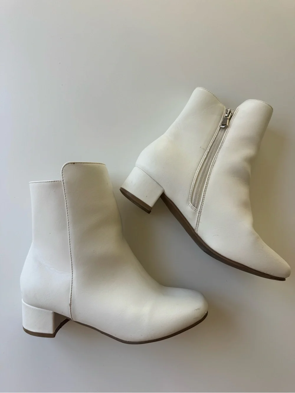 Girls White Ankle Boots with Low Block Heel girls size 2